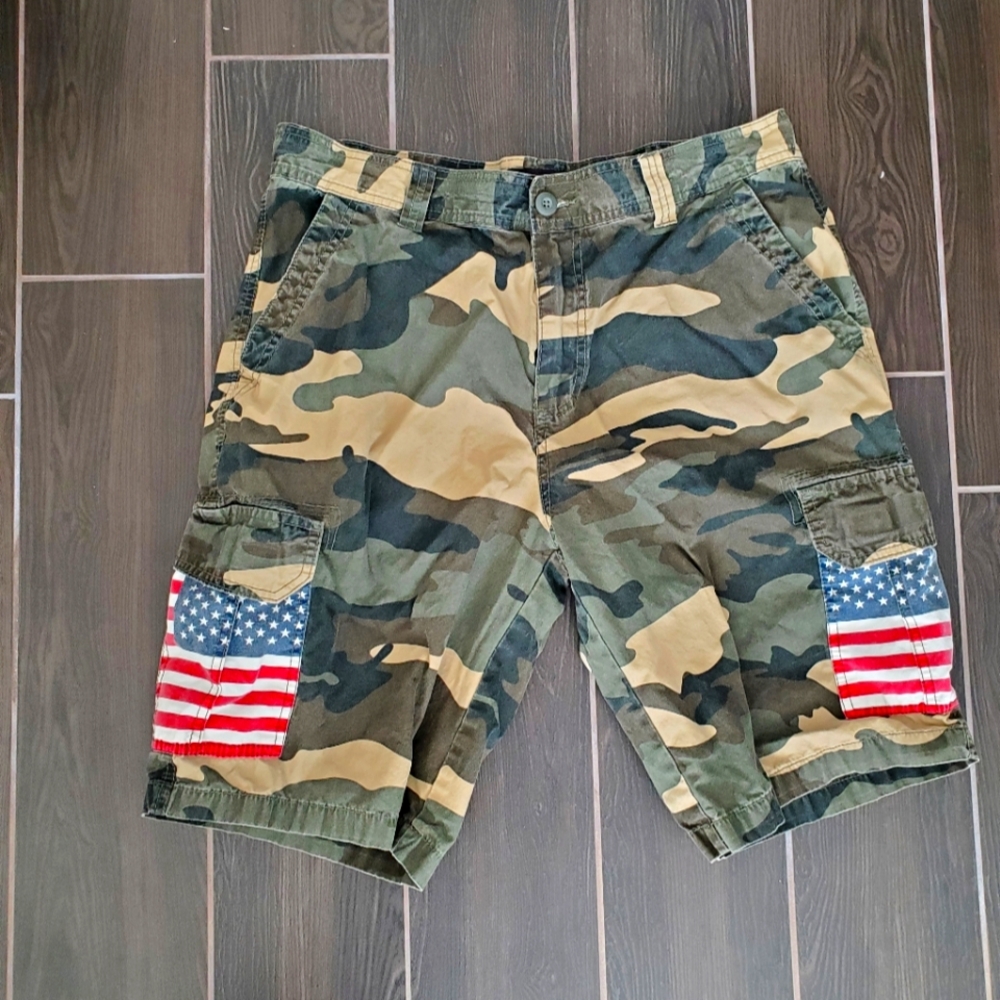 Men's cargo shorts